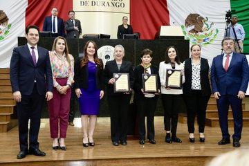 En el Congreso de Durango fueron homenajeadas tres mujeres con la medalla Hermila Galindo.