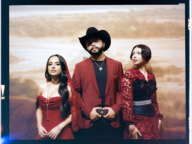 Leonardo Aguilar alcanza el # 1 en la lista Latin Airplay de Billboard con “Por El Contrario” a lado de Becky G y Angela Aguilar. 